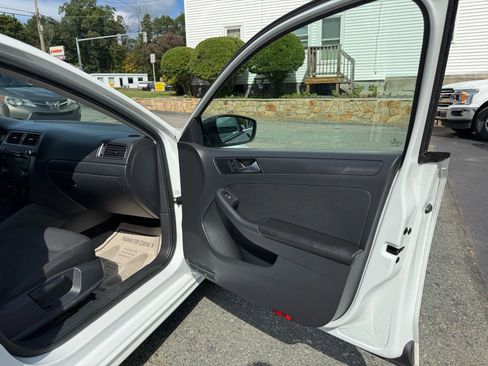 Used 2014 Volkswagen Jetta S image 18