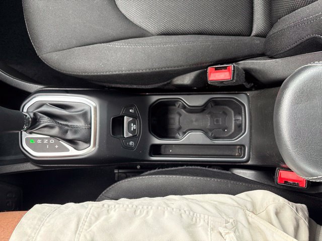 Used 2023 Jeep Renegade Latitude AWD/4WD image 15