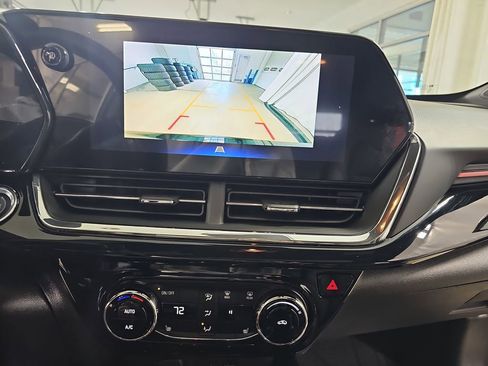 Certified 2025 Chevrolet Trax RS w/ Sunroof Package image 27