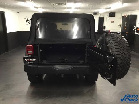 Used 2015 Jeep Wrangler Unlimited Rubicon w/ Connectivity Group image 13