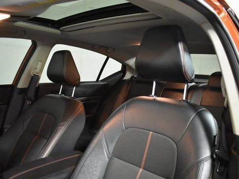 Used 2020 Nissan Altima 2.0 SR image 10