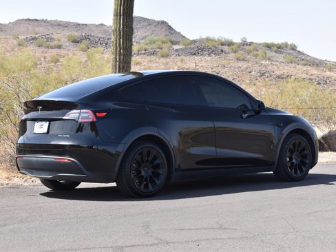 Used 2024 Tesla Model Y Long Range AWD/4WD image 8