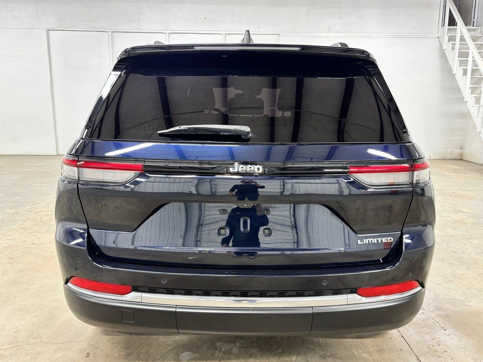 Used 2023 Jeep Grand Cherokee Limited RWD image 6