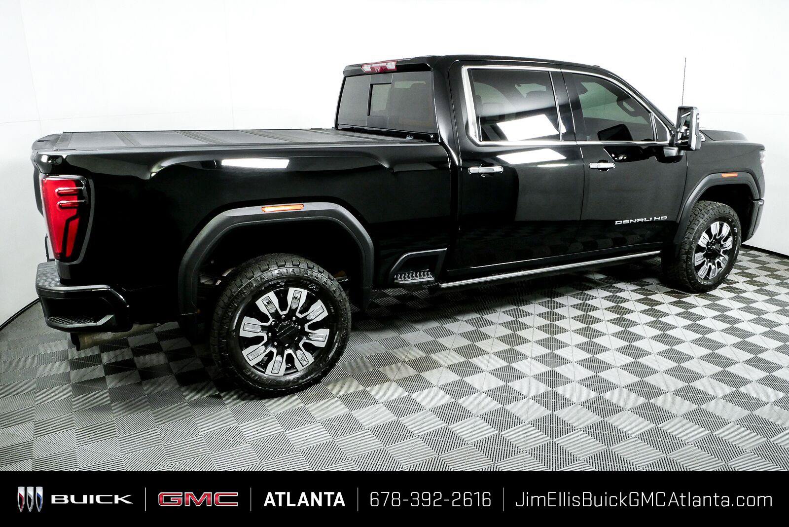 Used 2024 GMC Sierra 2500 Denali w/ Denali Reserve Package AWD/4WD image 2
