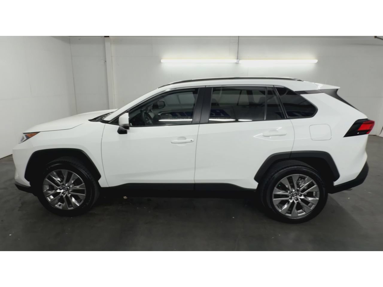 Used 2020 Toyota RAV4 XLE FWD image 5