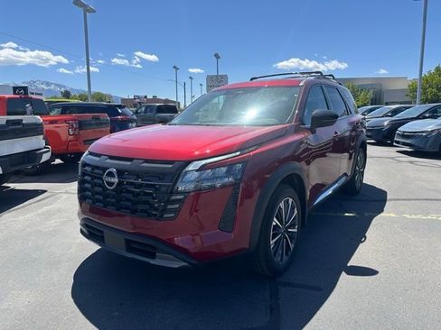 New 2026 Nissan Pathfinder Platinum w/ Cargo Package AWD/4WD image 4
