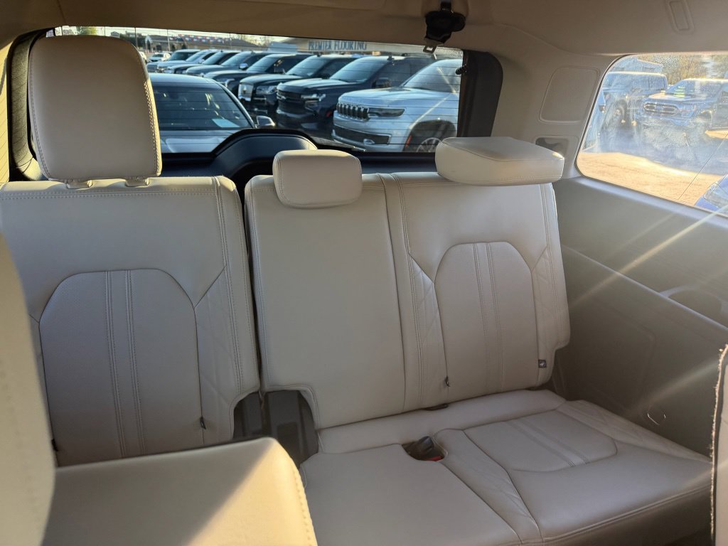 Used 2020 Ford Expedition Platinum RWD image 16