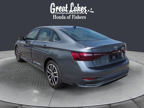 Used 2025 Volkswagen Jetta SE w/ Sunroof Package FWD image 3