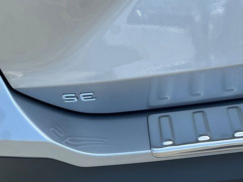 New 2026 Volkswagen Tiguan SE FWD image 7