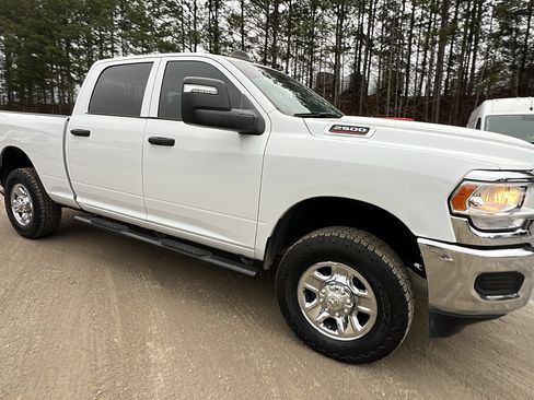 Used 2024 RAM 2500 Tradesman w/ Chrome Appearance Group image 5