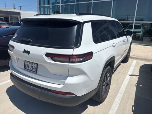 Used 2025 Jeep Grand Cherokee L Altitude RWD image 3