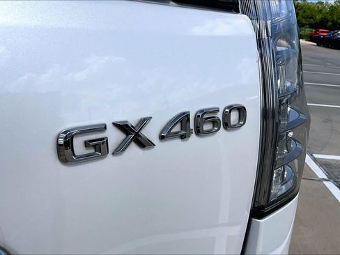 Used 2023 Lexus GX 460 Luxury w/ Accessory Package AWD/4WD image 10
