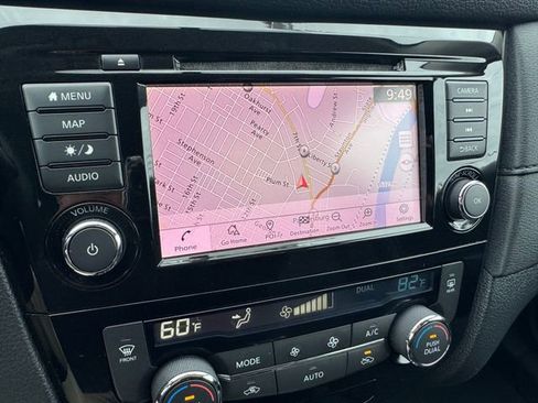 Used 2018 Nissan Rogue SV w/ Premium Package image 9