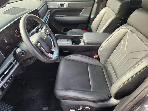 Used 2025 Hyundai Santa Fe SEL FWD image 9