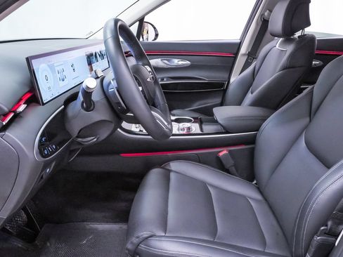 Certified 2026 Genesis GV70 2.5T AWD/4WD image 9