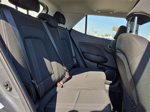 Used 2025 Hyundai Venue SEL image 31