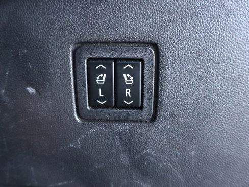 Used 2022 Chevrolet Traverse High Country image 32