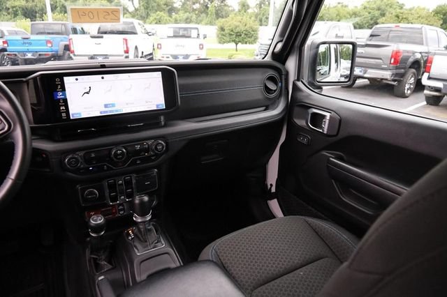 Used 2024 Jeep Wrangler Unlimited Rubicon 4xe AWD/4WD image 28
