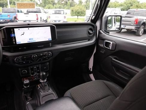 Used 2024 Jeep Wrangler Unlimited Rubicon 4xe AWD/4WD image 28