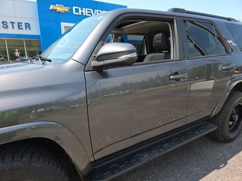 Used 2019 Toyota 4Runner TRD Off-Road AWD/4WD image 31