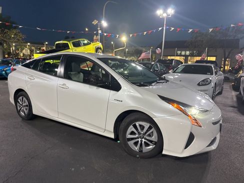 Used 2016 Toyota Prius Three image 3