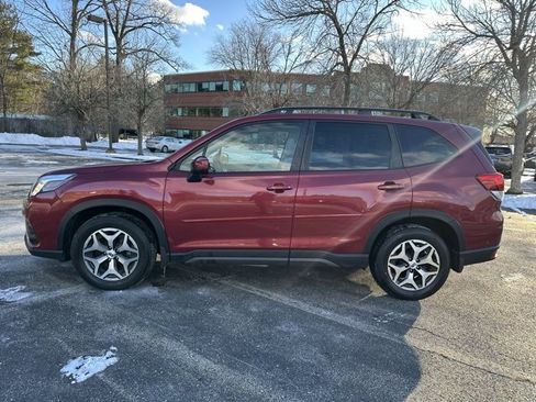 Used 2023 Subaru Forester Premium image 9