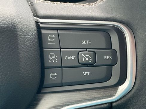 Used 2024 Jeep Wagoneer L Series II w/ Flexible Seating Group image 31