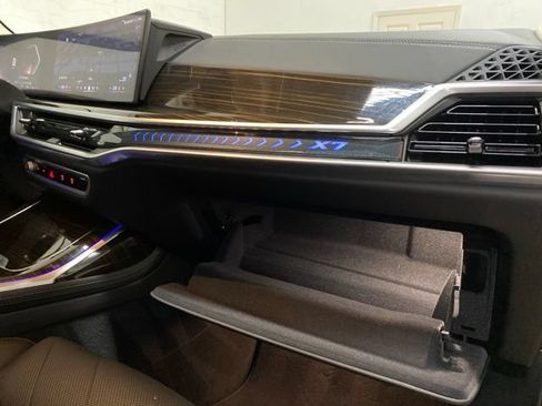 Used 2025 BMW X7 xDrive40i w/ Premium Package AWD/4WD image 95