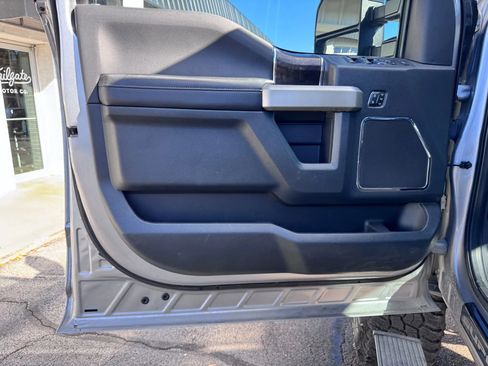 Used 2022 Ford F250 Lariat w/ Black Appearance Package image 25