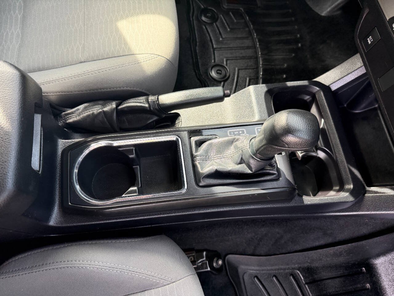 Used 2018 Toyota Tacoma SR w/ SR Convenience Package RWD image 18