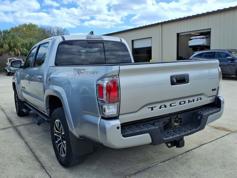Used 2022 Toyota Tacoma TRD Sport w/ Technology Package image 6