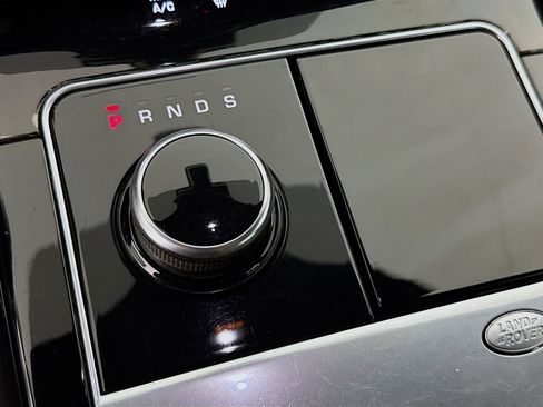 Used 2019 Land Rover Range Rover Velar R-Dynamic SE image 19