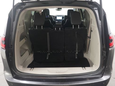 Used 2023 Chrysler Pacifica Limited image 19