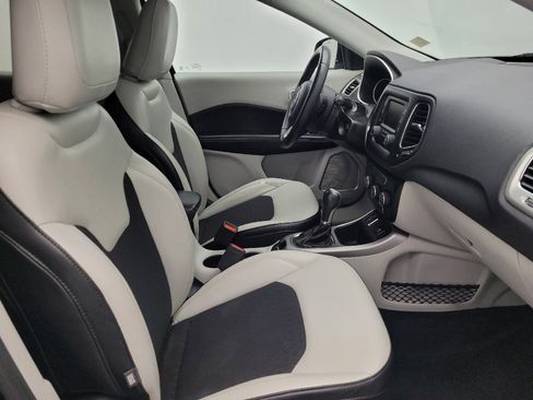 Used 2018 Jeep Compass Latitude image 21