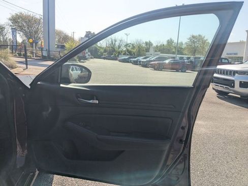 Used 2025 Nissan Altima 2.5 SV image 30