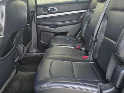 Used 2016 Ford Explorer XLT w/ Equipment Group 202A image 12