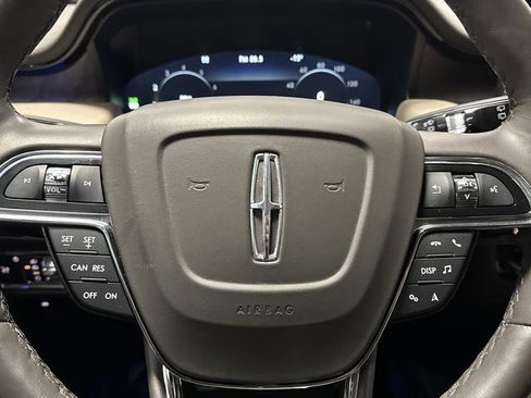 Used 2023 Lincoln Nautilus Reserve image 17