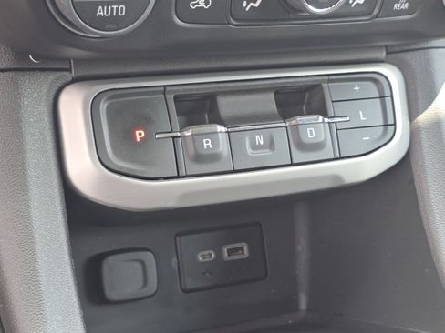 Used 2023 GMC Acadia SLE w/ Driver Convenience Package AWD/4WD image 6