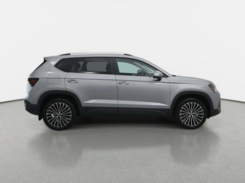 Certified 2025 Volkswagen Taos SE FWD image 2