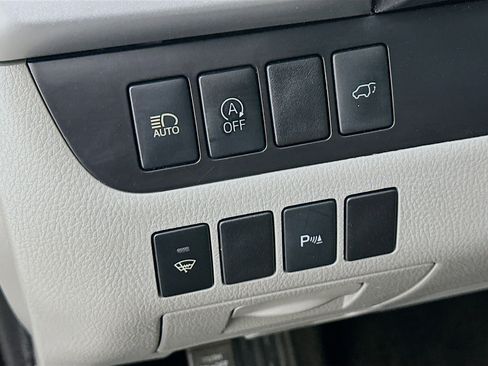 Used 2019 Toyota Highlander Limited FWD image 17