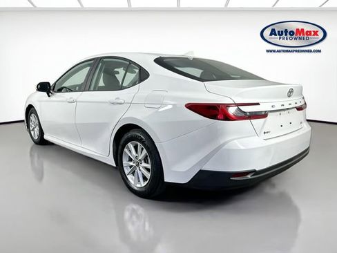 Used 2025 Toyota Camry LE image 5