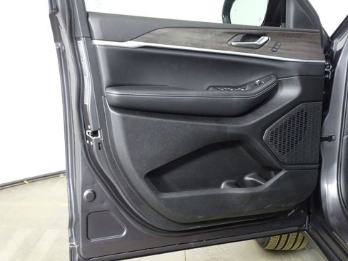 New 2025 Jeep Grand Cherokee L Limited image 19