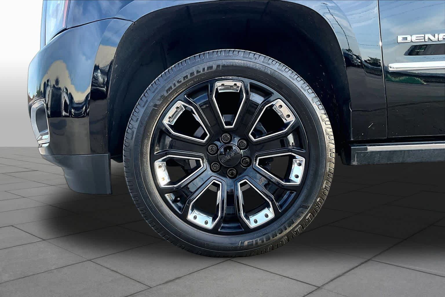Used 2019 GMC Yukon Denali w/ Denali Ultimate Package RWD image 11