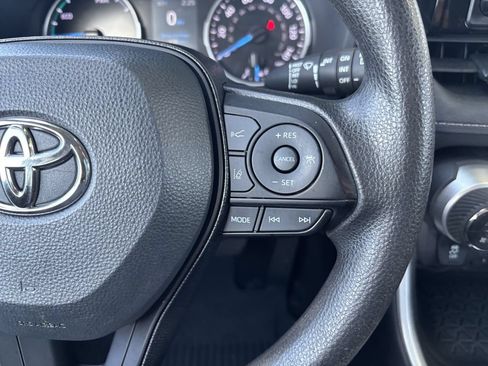 Used 2021 Toyota RAV4 XLE AWD/4WD image 15