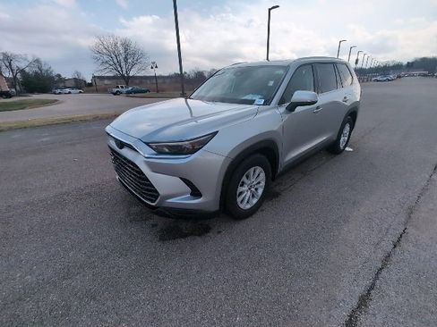 Used 2024 Toyota Grand Highlander XLE image 9