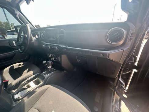 Used 2022 Jeep Wrangler Unlimited Sport AWD/4WD image 31