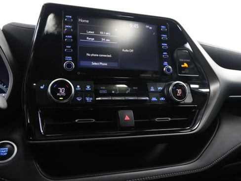 Used 2021 Toyota Highlander XLE AWD/4WD image 26
