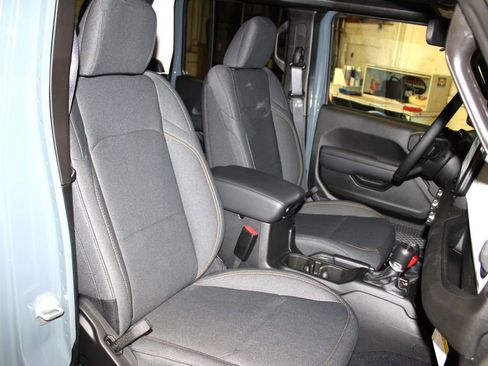 New 2025 Jeep Gladiator Sport image 31