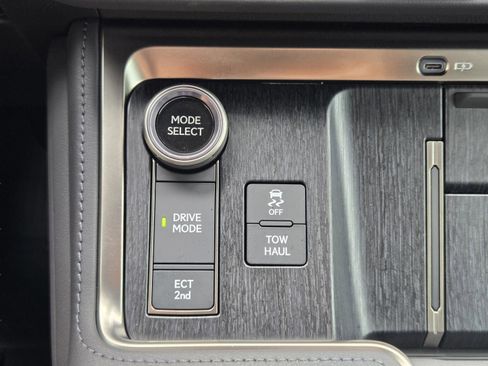 Certified 2025 Lexus GX 550 w/ Accessory Package (2T) AWD/4WD image 16