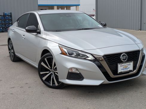Used 2020 Nissan Altima 2.5 SR image 1